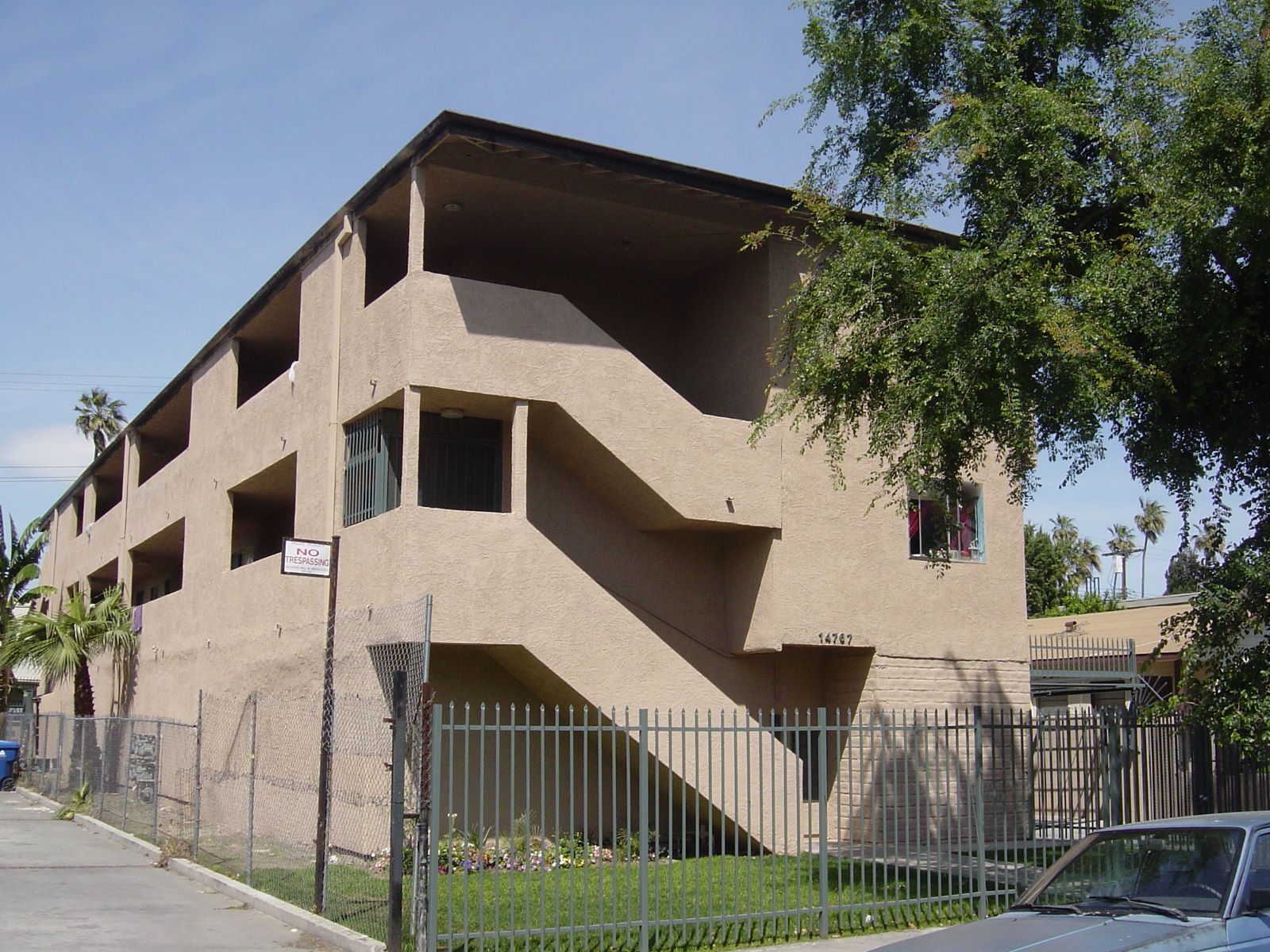 DELANO PORTFOLIO 23 UNITS LEOLA Commercial Inc.